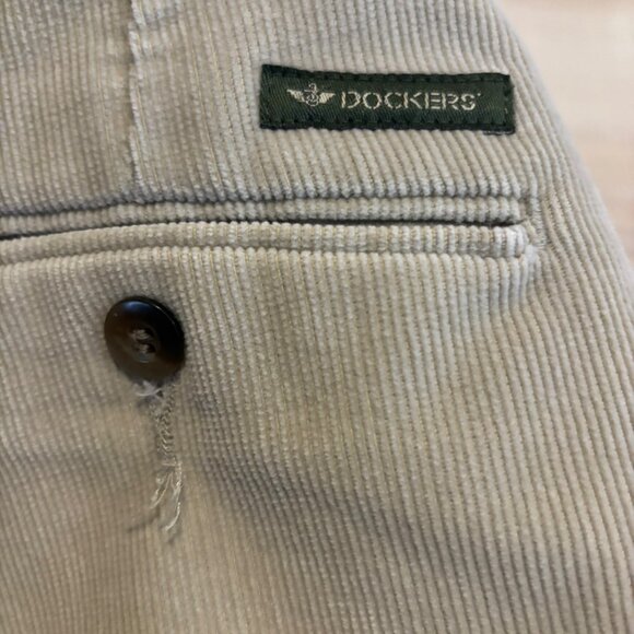 Dockers Mens Beige Corduroy Pleated Pants Size 36 Cuff Center Seam - Picture 7 of 9